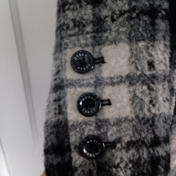 LG Women's GUESS Plaid winter coat with faux fur collar - Picture 4 of 5